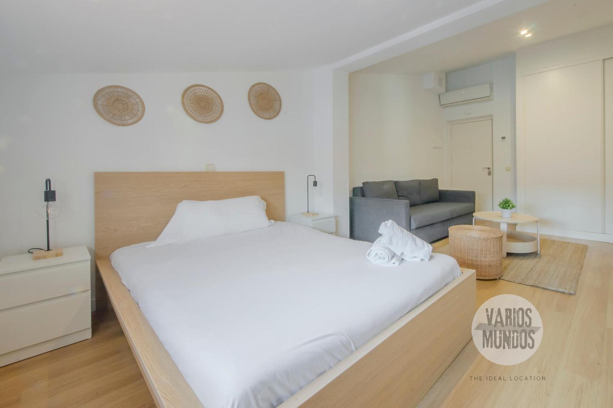 Retiro Para 3 En Sol, Conoce Concepcion Jeronima Madrid Exterior foto